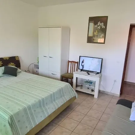 Apartment Slave *